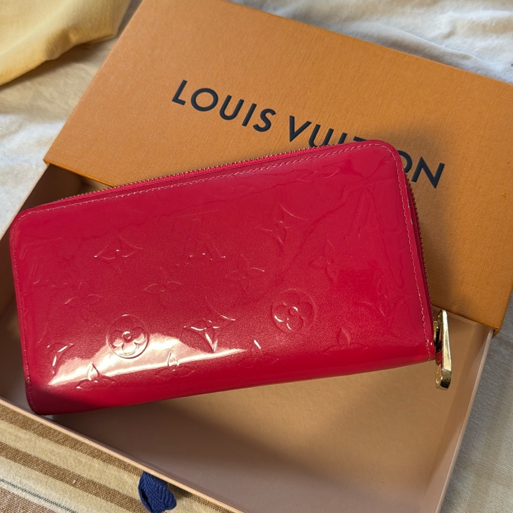 Louis Vuitton Pink Zipper Vernis Wallet
